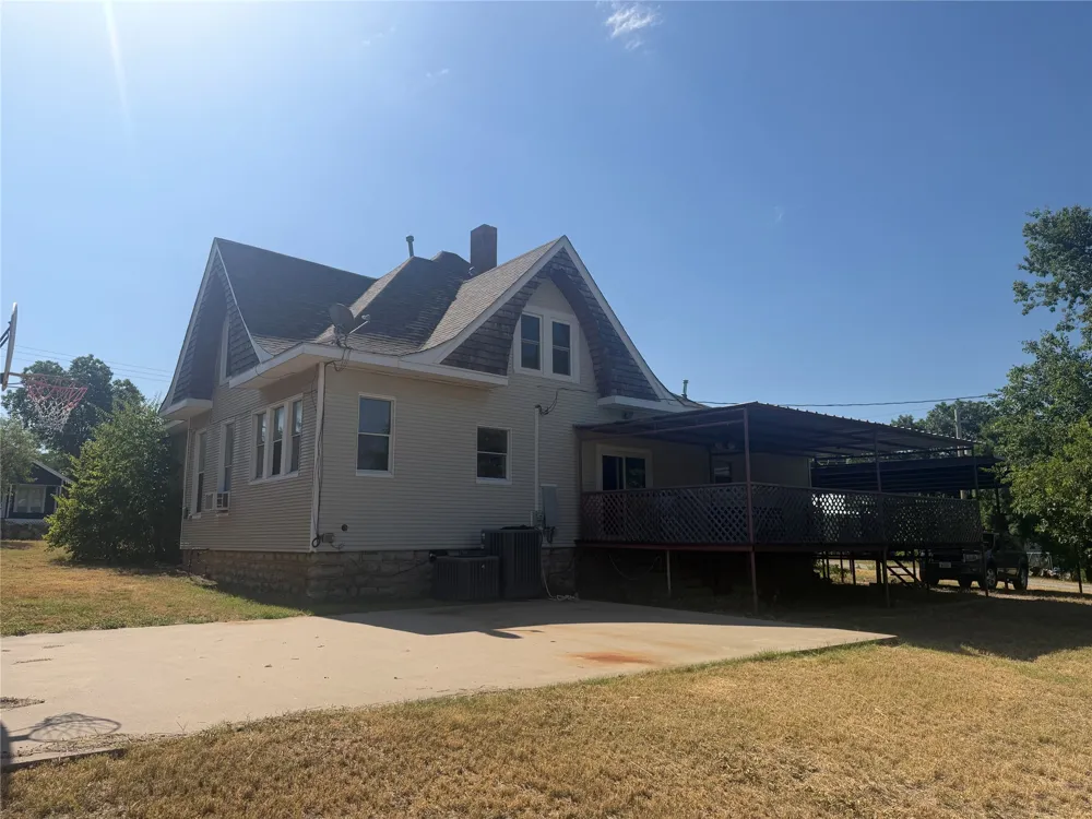 301 Pettit Throckmorton, TX 76483