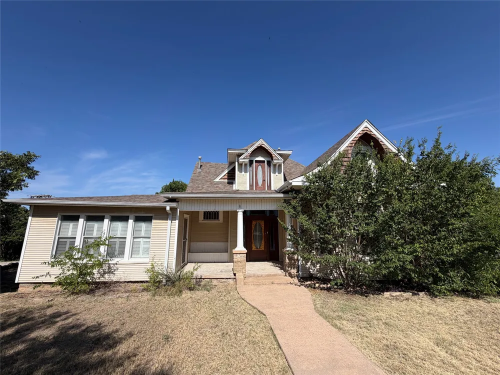301 Pettit Throckmorton, TX 76483