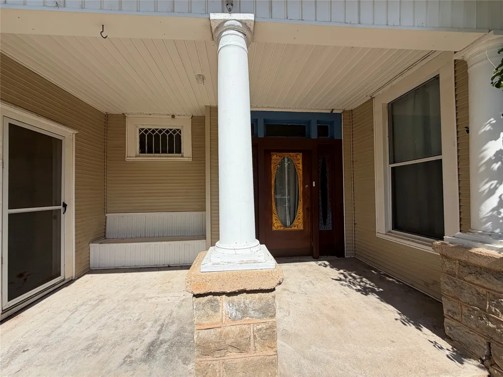 301 Pettit Throckmorton, TX 76483