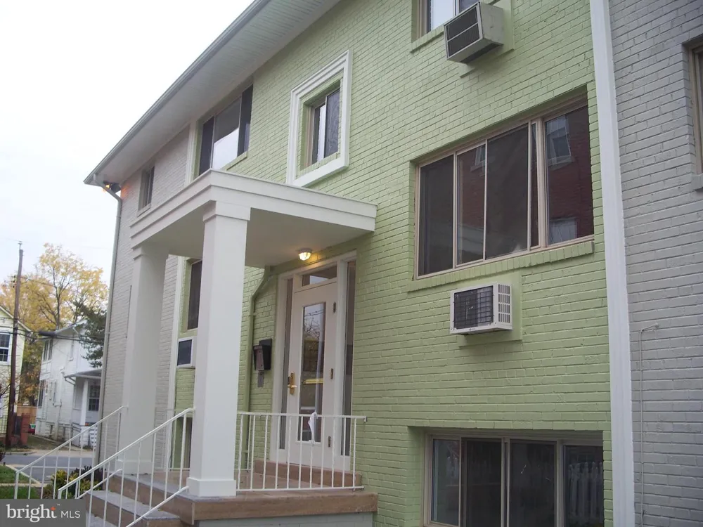 206 E WINDSOR AVENUE #303 Alexandria, VA 22301