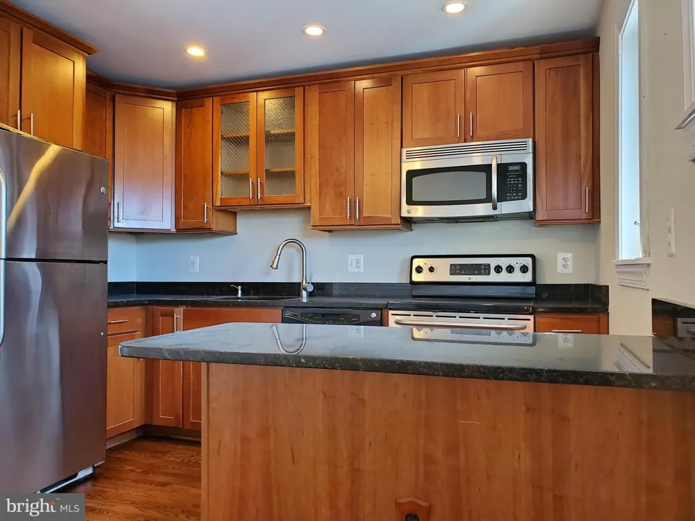 206 E WINDSOR AVENUE #303 Alexandria, VA 22301
