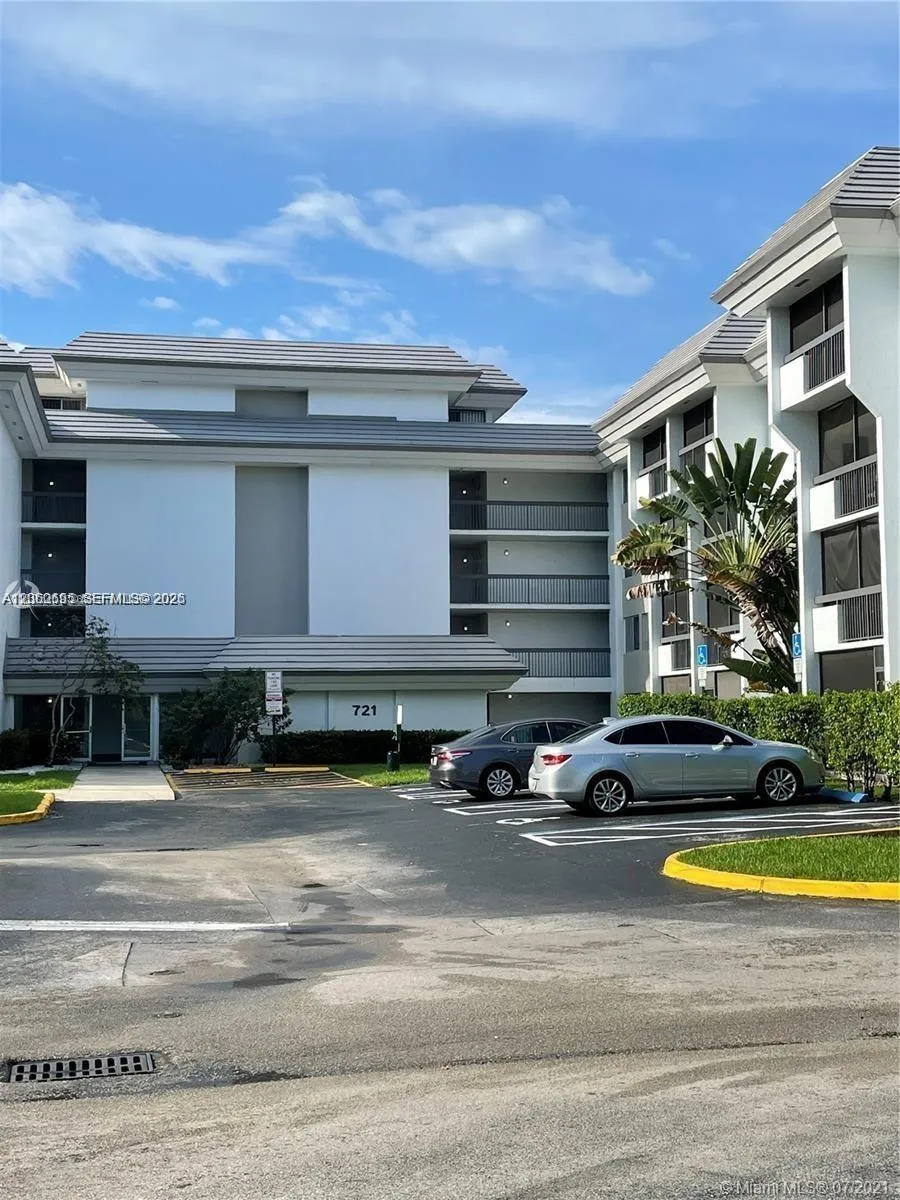 721 Pine Island Rd #104 Plantation, FL 33324