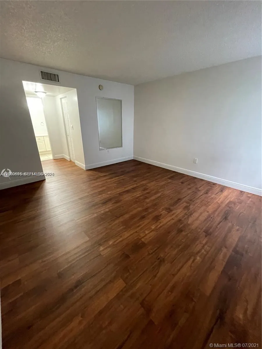 721 Pine Island Rd #104 Plantation, FL 33324