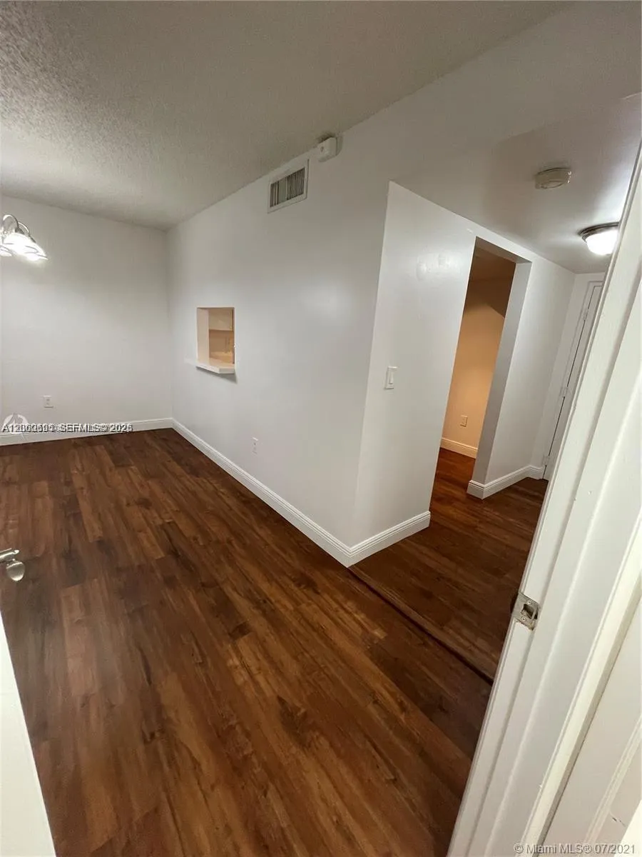 721 Pine Island Rd #104 Plantation, FL 33324