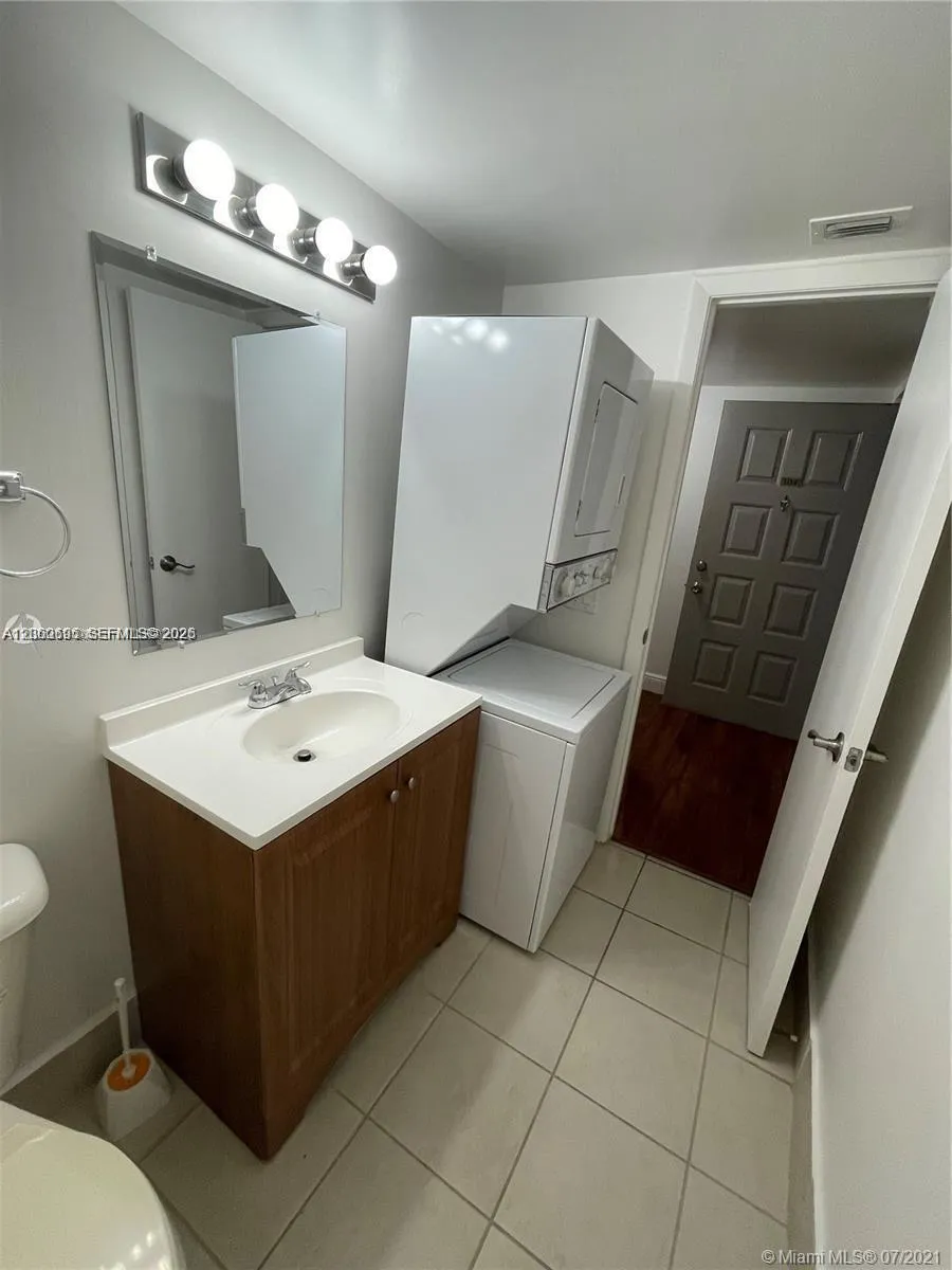 721 Pine Island Rd #104 Plantation, FL 33324