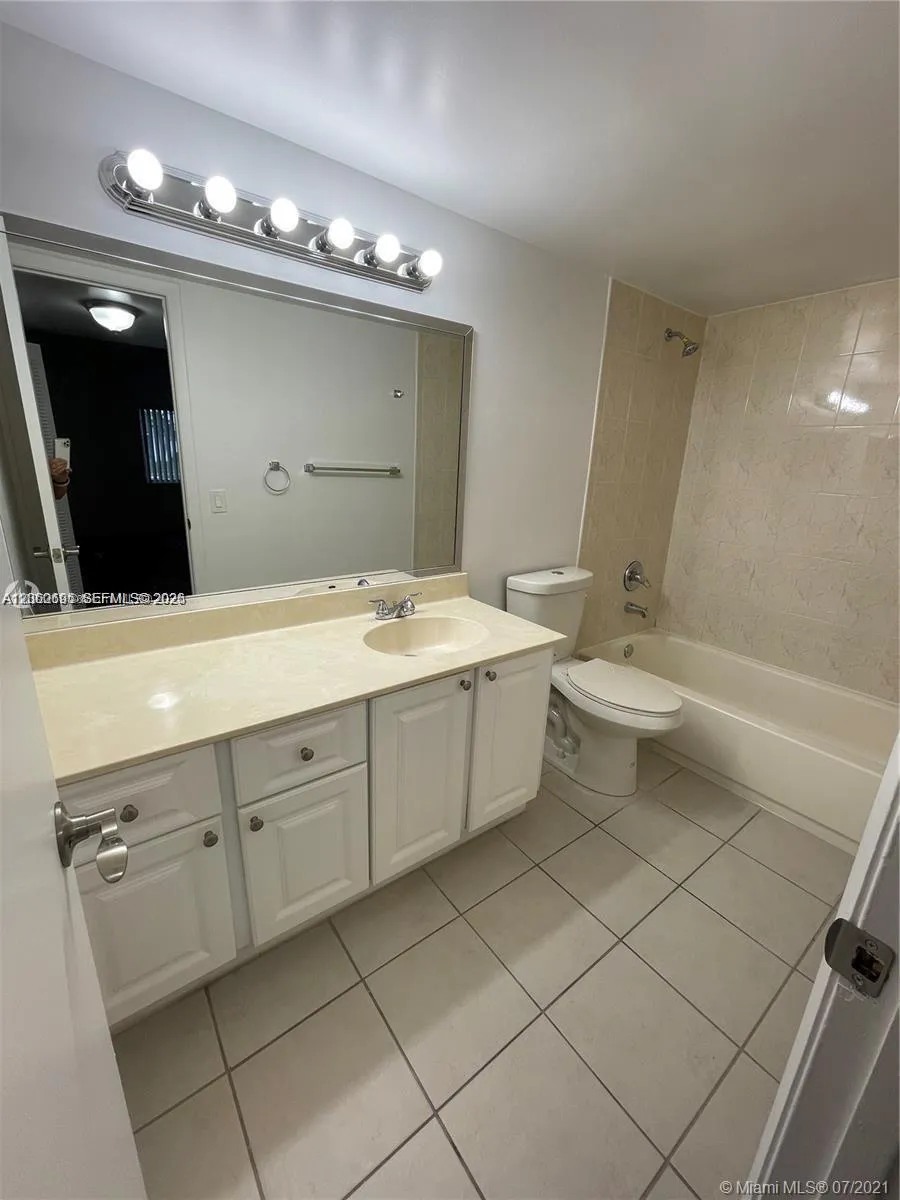 721 Pine Island Rd #104 Plantation, FL 33324