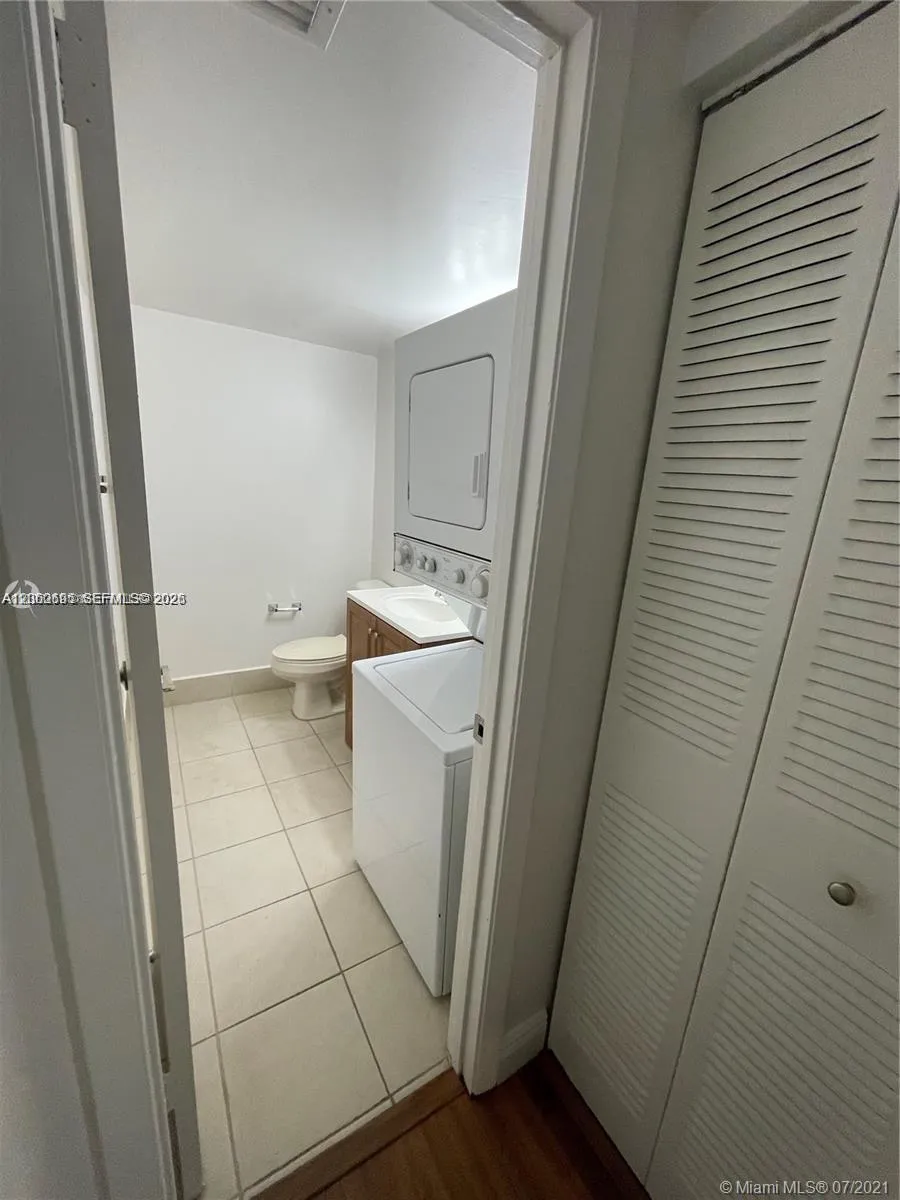 721 Pine Island Rd #104 Plantation, FL 33324