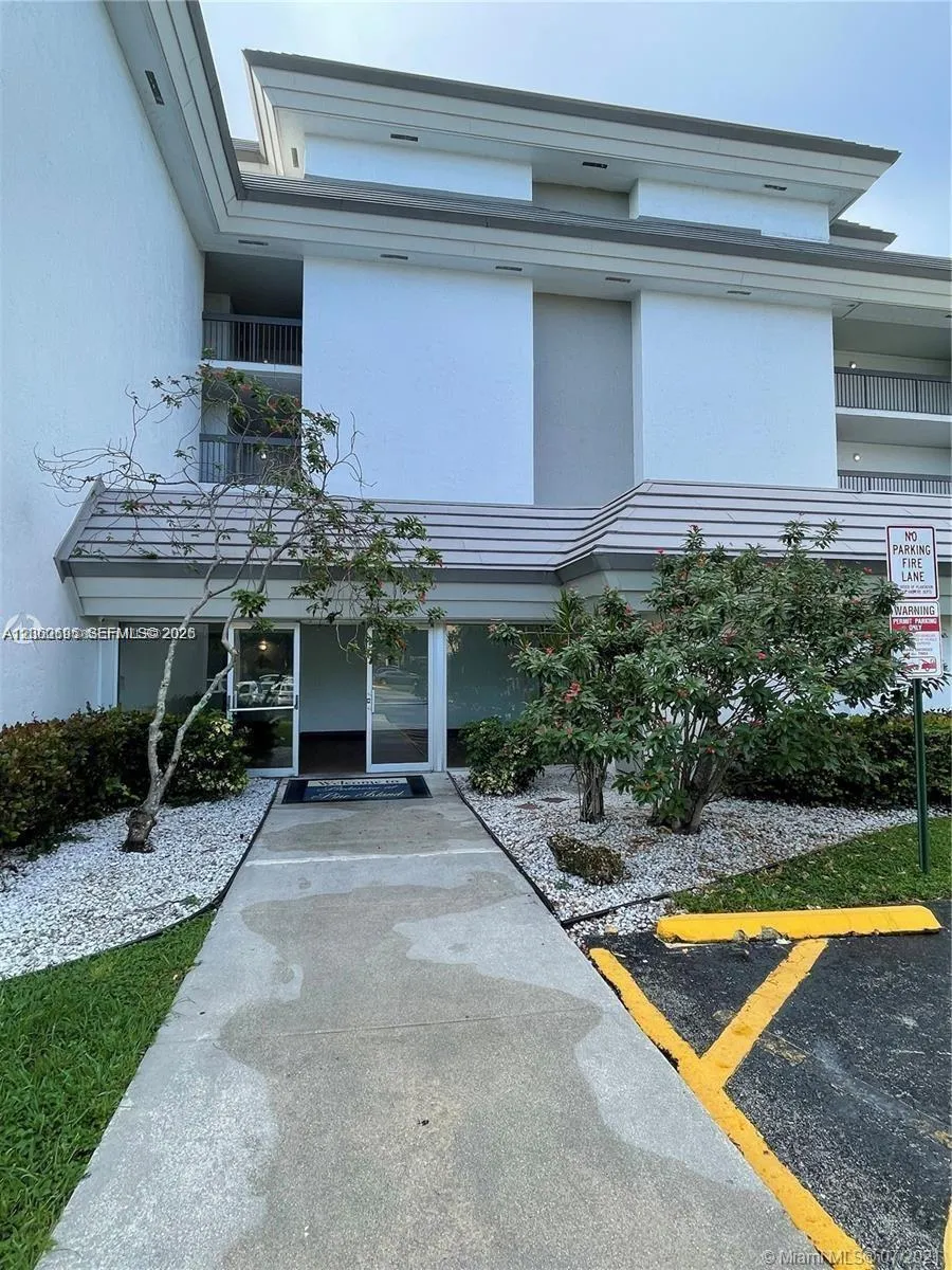 721 Pine Island Rd #104 Plantation, FL 33324