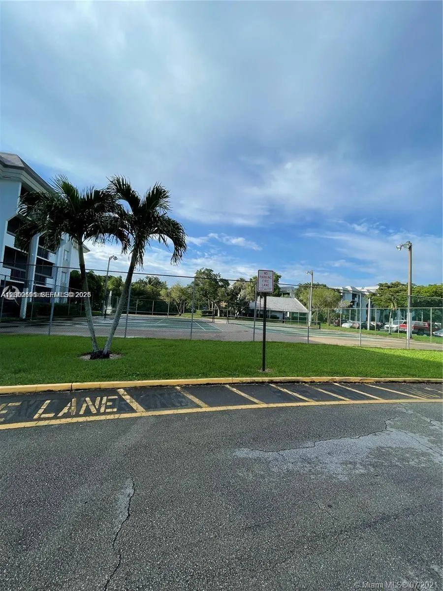 721 Pine Island Rd #104 Plantation, FL 33324