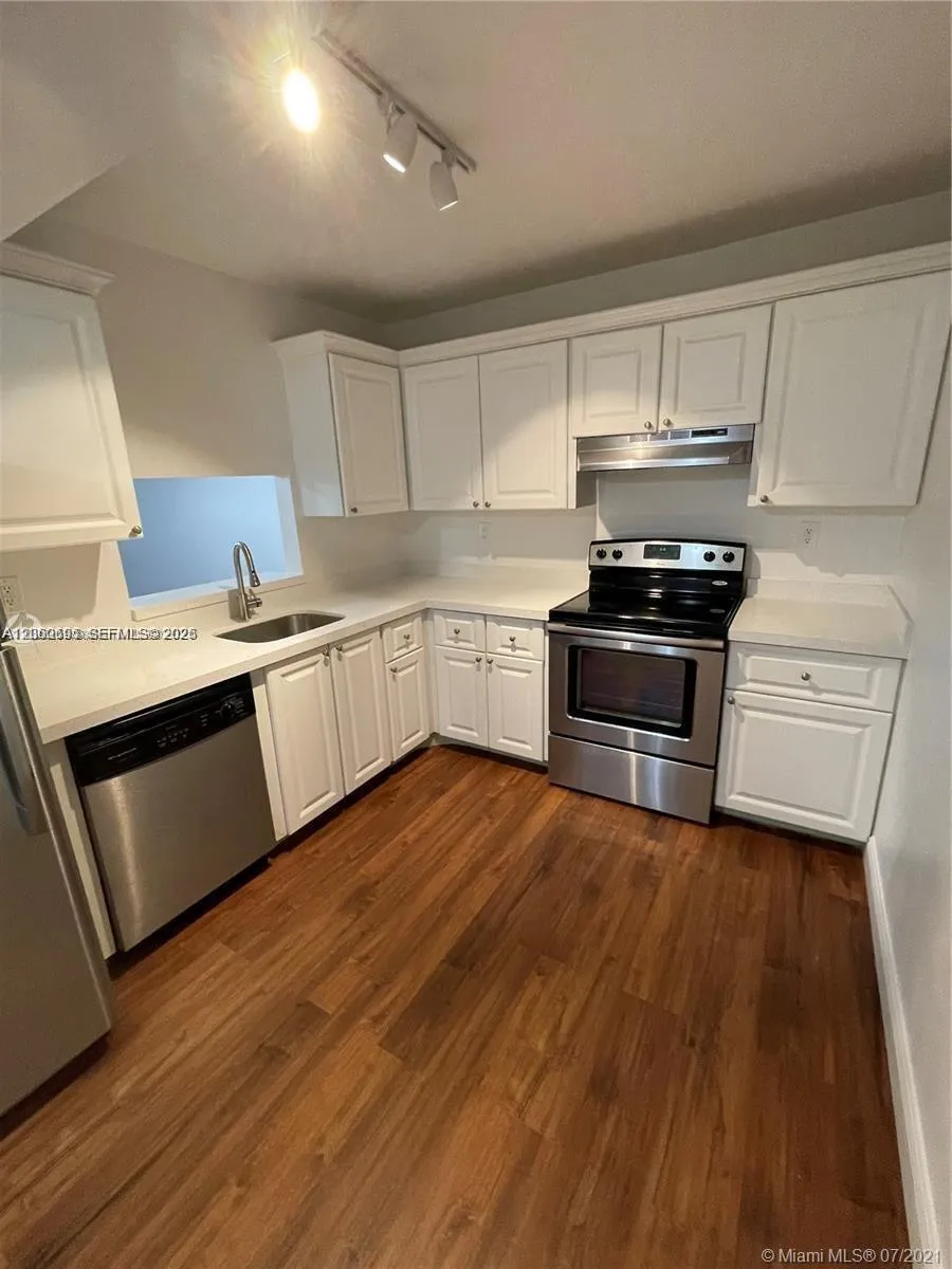 721 Pine Island Rd #104 Plantation, FL 33324