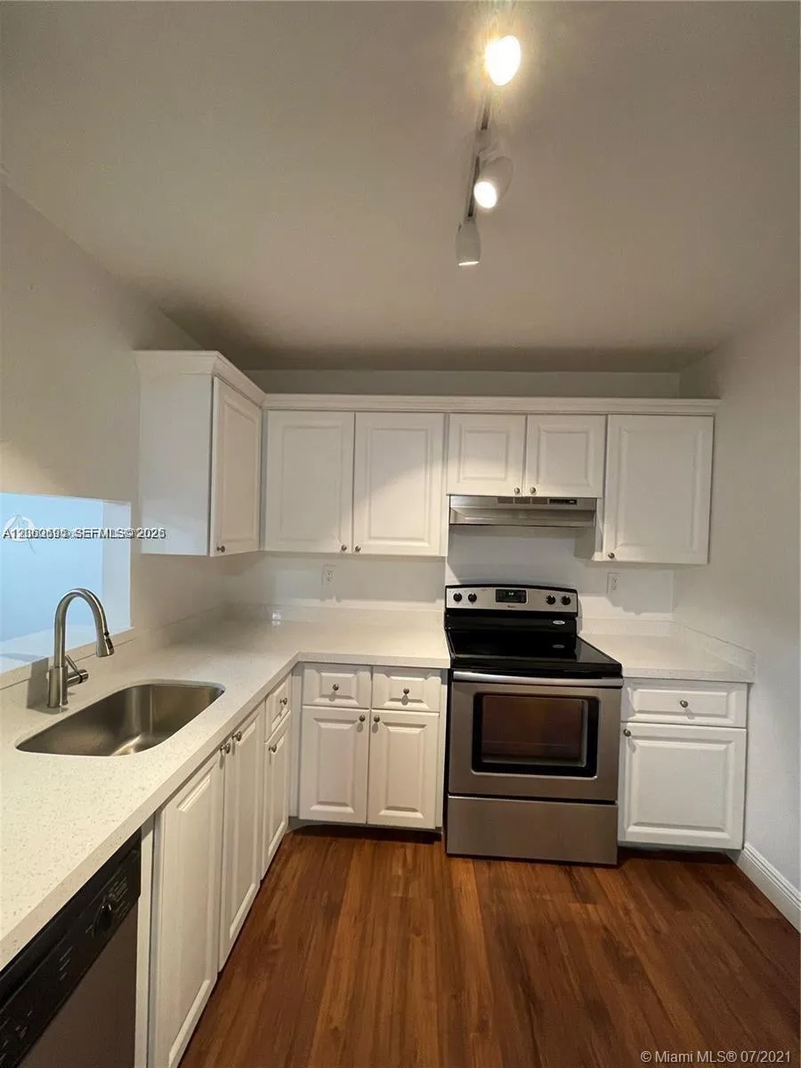 721 Pine Island Rd #104 Plantation, FL 33324