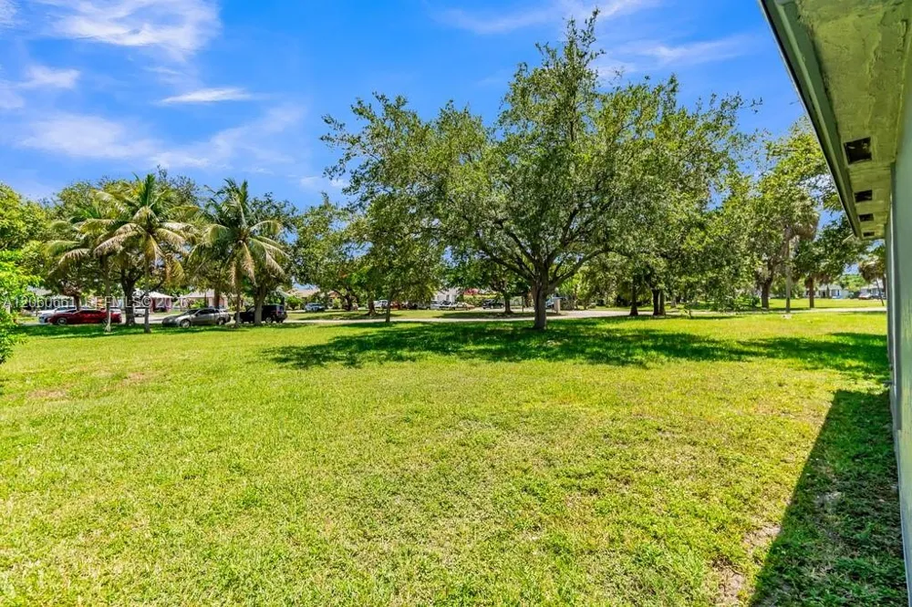 12231 SW 202nd St Miami, FL 33177