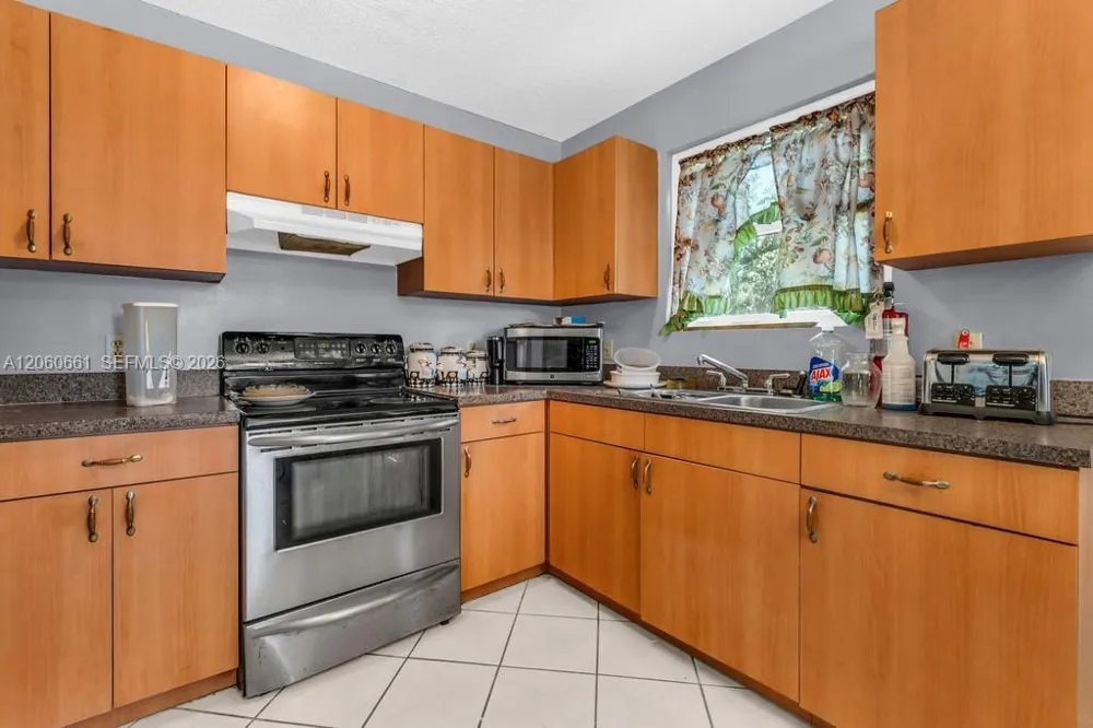 12231 SW 202nd St Miami, FL 33177