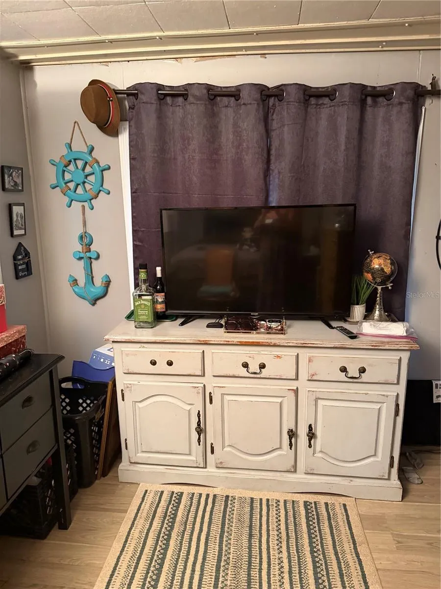 1615 3RD AVENUE E Bradenton, FL 34208