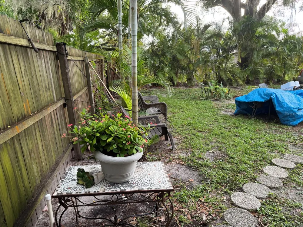 1615 3RD AVENUE E Bradenton, FL 34208