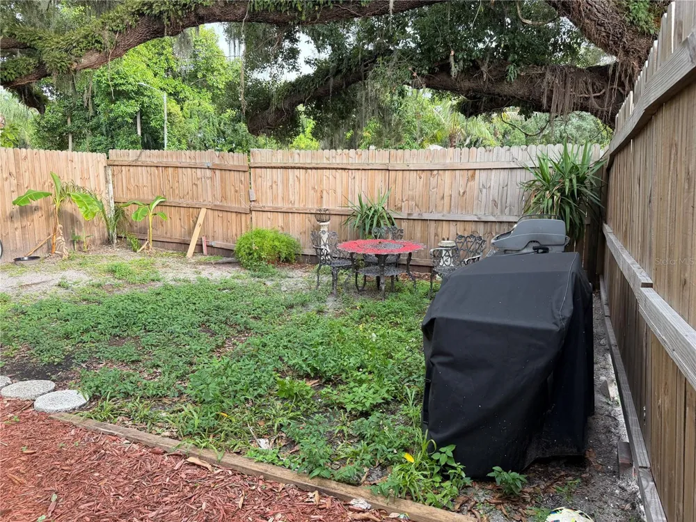 1615 3RD AVENUE E Bradenton, FL 34208