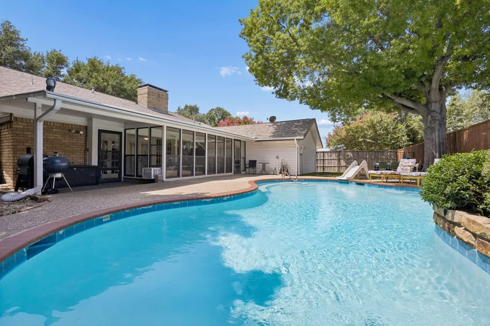 2813 Raintree Drive Carrollton, TX 75006