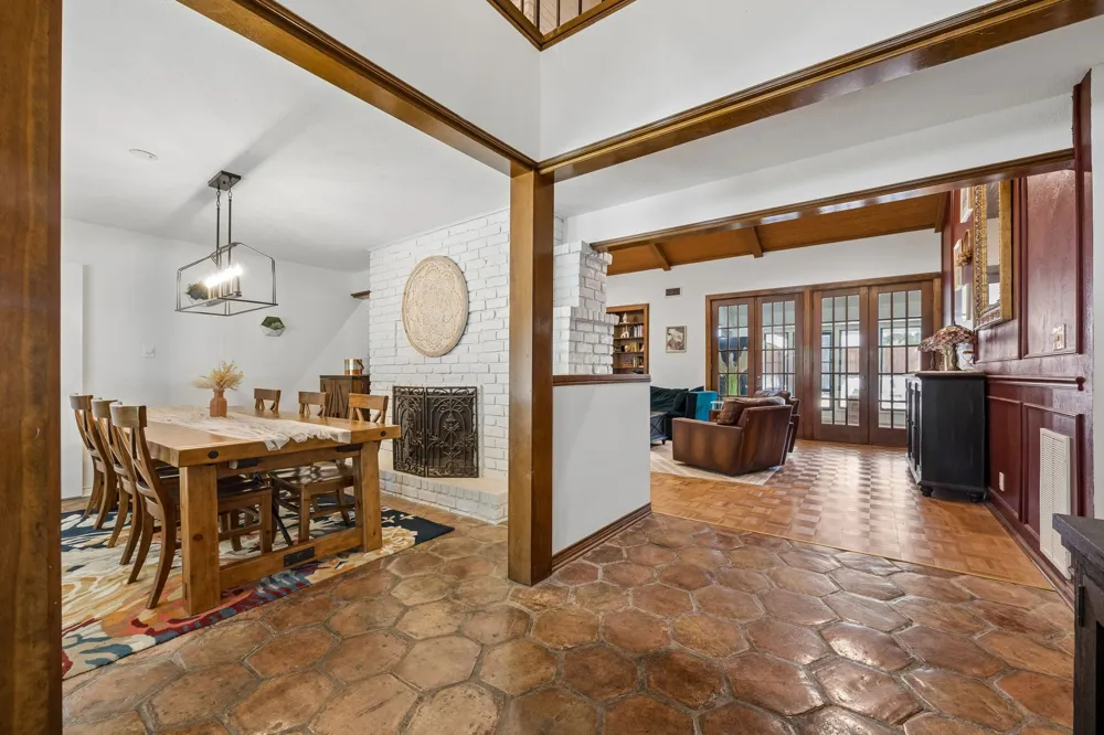 2813 Raintree Drive Carrollton, TX 75006