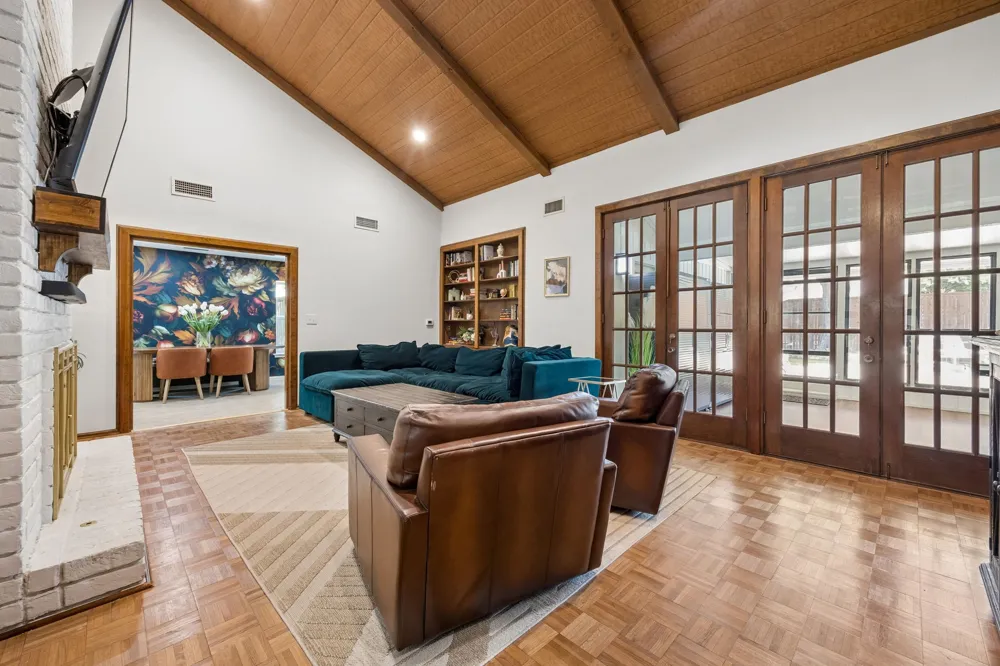 2813 Raintree Drive Carrollton, TX 75006