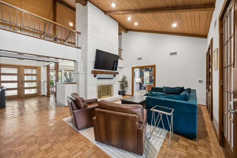 2813 Raintree Drive Carrollton, TX 75006