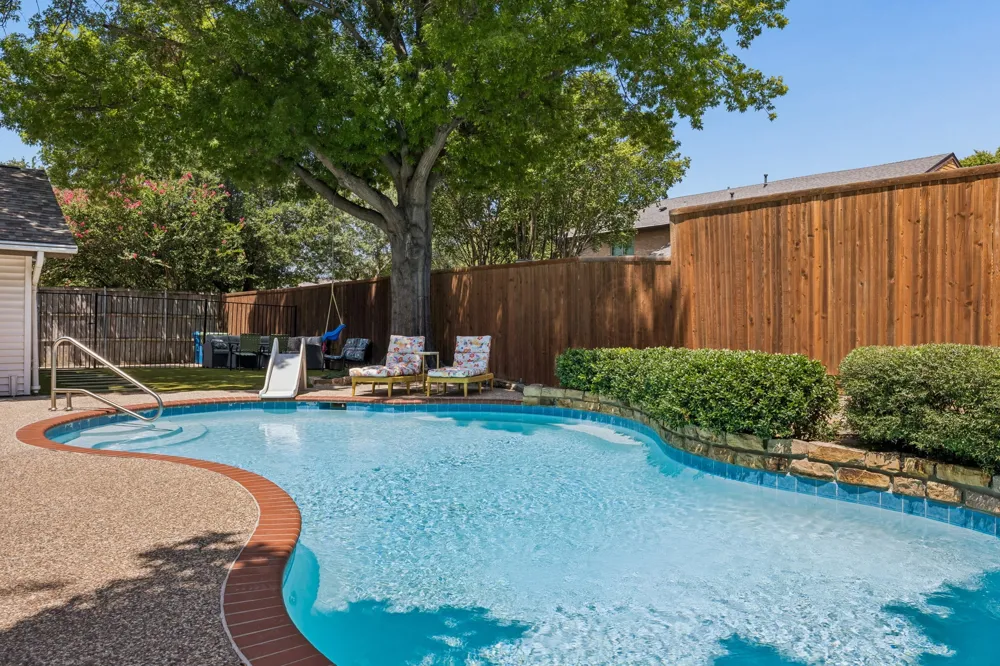 2813 Raintree Drive Carrollton, TX 75006