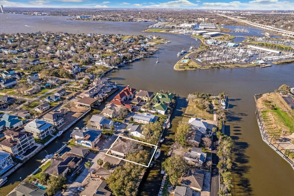 5 Harbor Lane Kemah, TX 77565