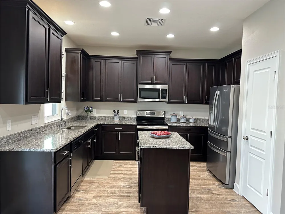3313 W WALNUT STREET Tampa, FL 33607
