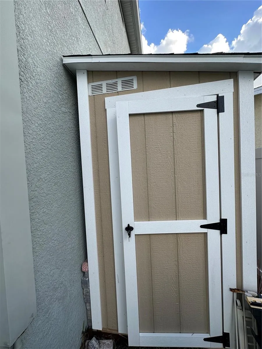 3313 W WALNUT STREET Tampa, FL 33607