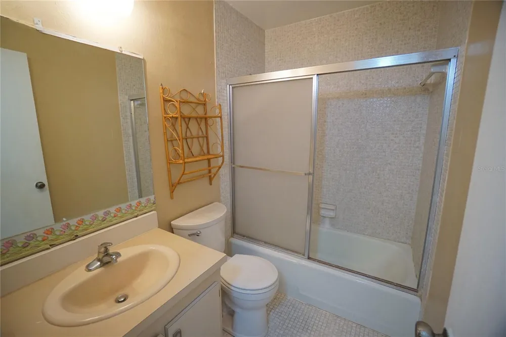 4610 W GRAY STREET #307 Tampa, FL 33609