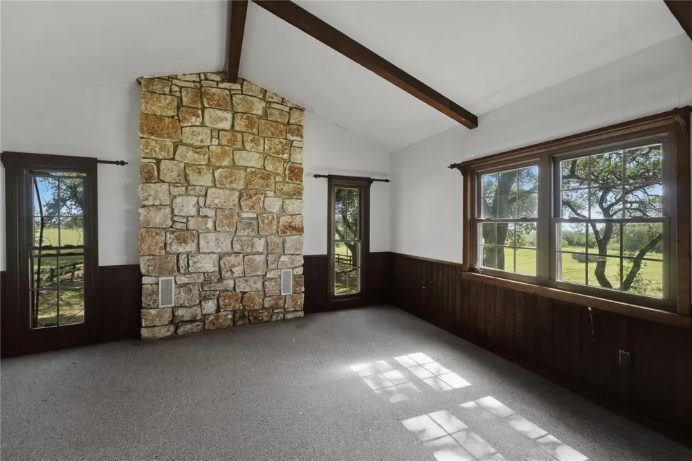 4038 Farek Loth Road Schulenburg, TX 78956