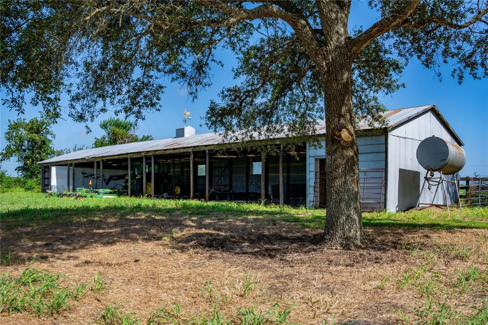 4038 Farek Loth Road Schulenburg, TX 78956