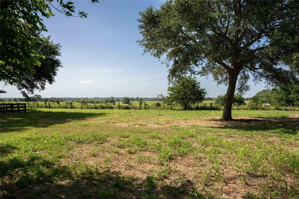 4038 Farek Loth Road Schulenburg, TX 78956