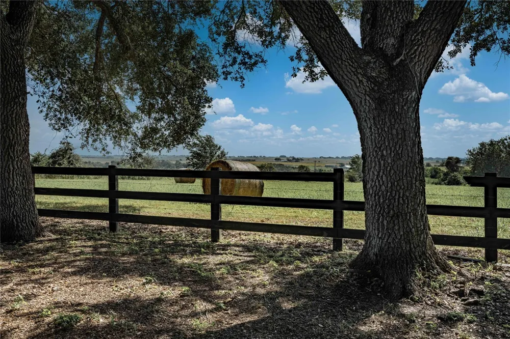 4038 Farek Loth Road Schulenburg, TX 78956