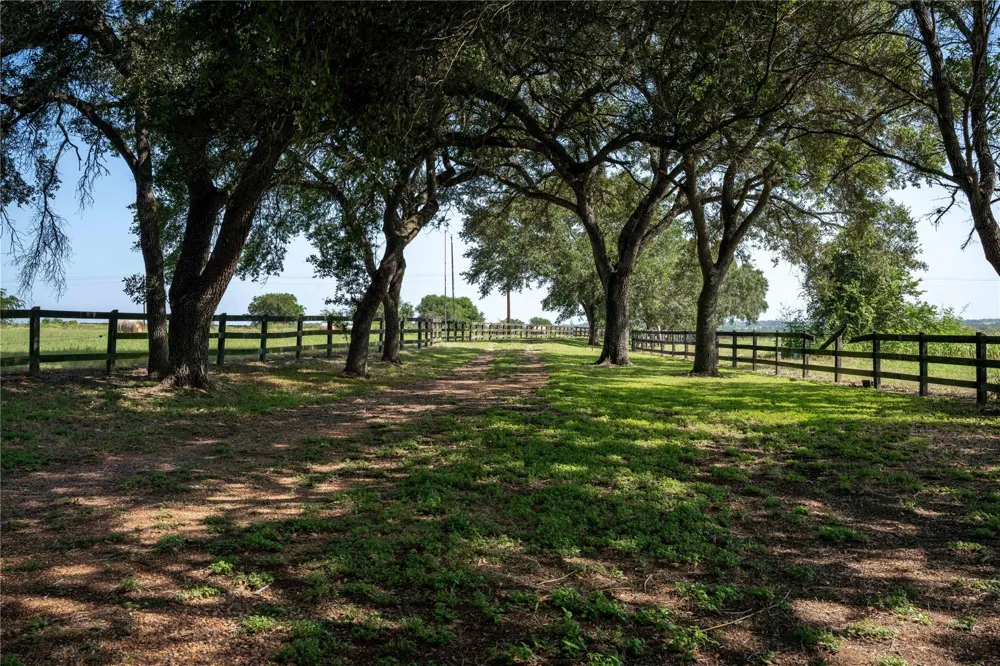 4038 Farek Loth Road Schulenburg, TX 78956