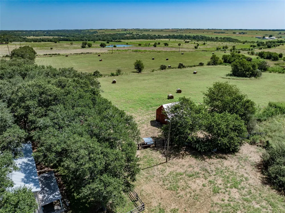 4038 Farek Loth Road Schulenburg, TX 78956