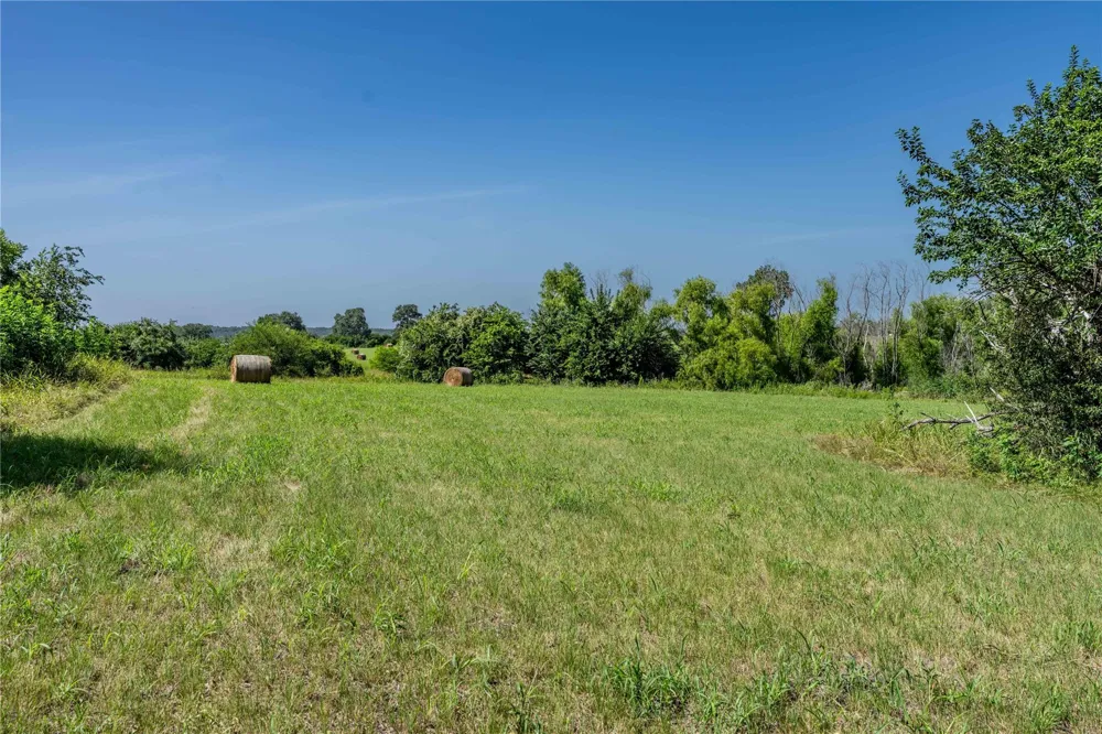 4038 Farek Loth Road Schulenburg, TX 78956