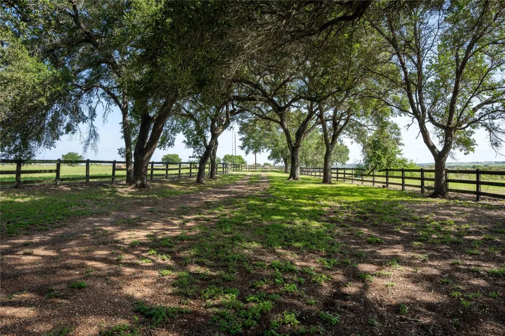 4038 Farek Loth Road Schulenburg, TX 78956