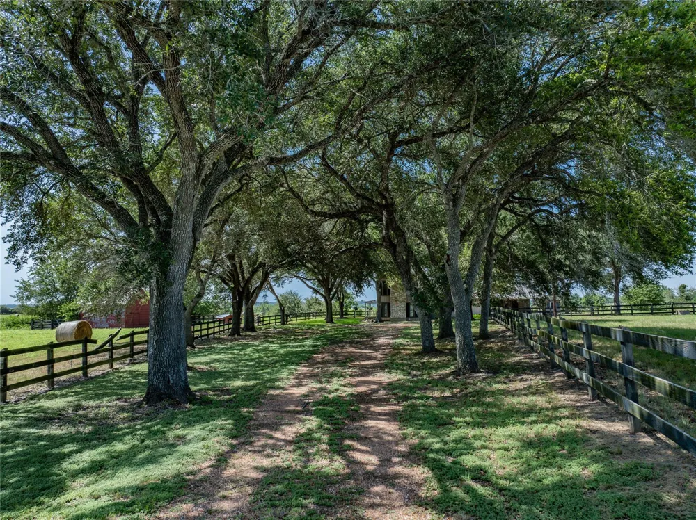 4038 Farek Loth Road Schulenburg, TX 78956