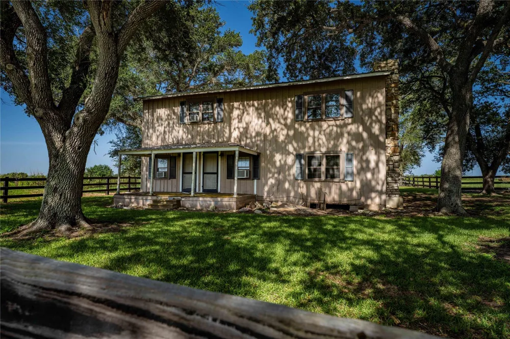 4038 Farek Loth Road Schulenburg, TX 78956