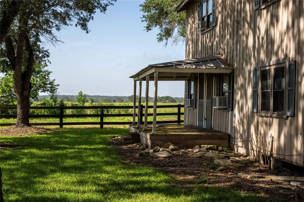 4038 Farek Loth Road Schulenburg, TX 78956