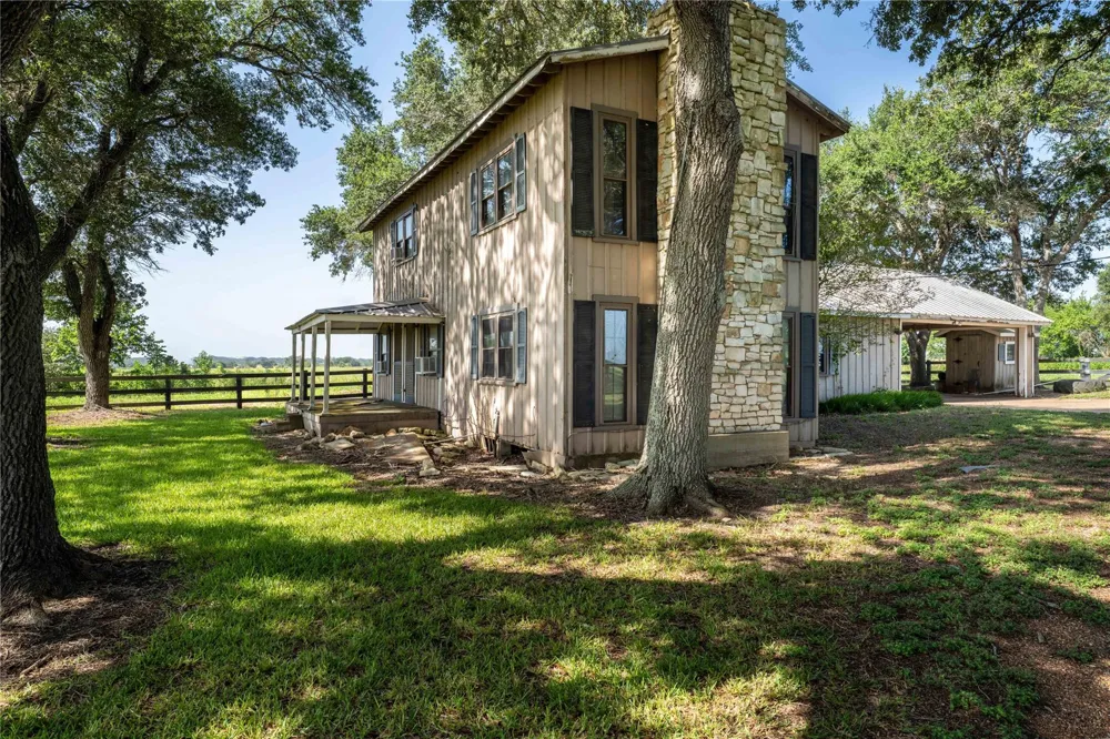 4038 Farek Loth Road Schulenburg, TX 78956