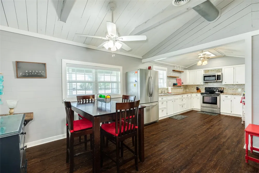 707 Pompano Lane Freeport, TX 77541