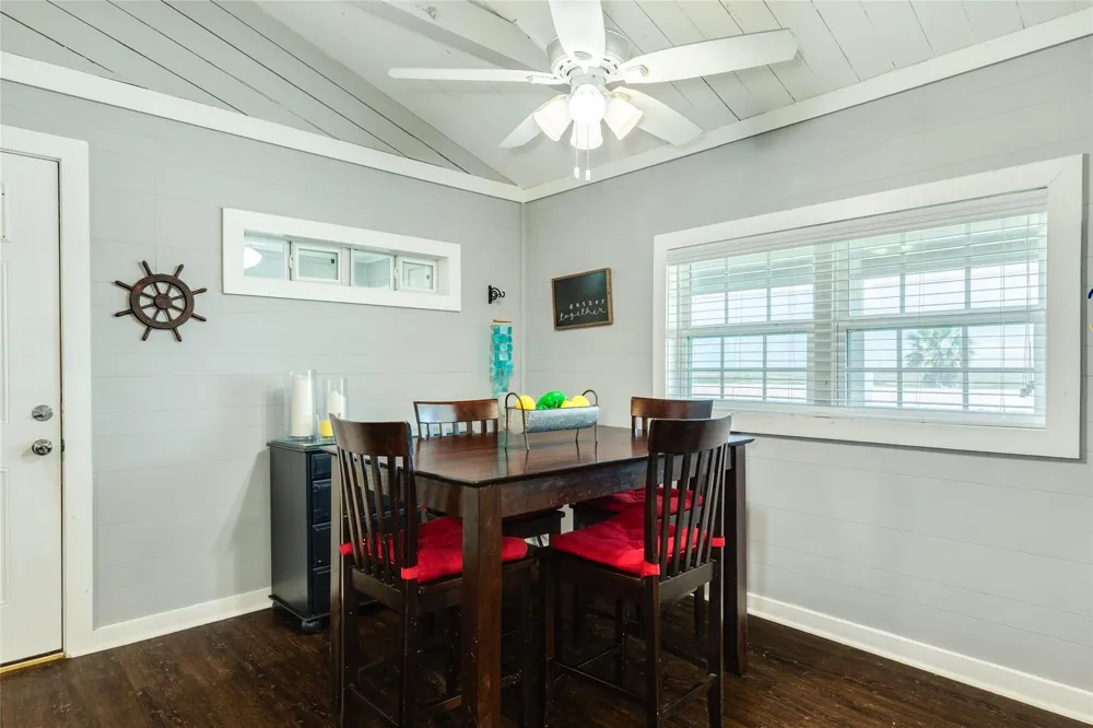 707 Pompano Lane Freeport, TX 77541