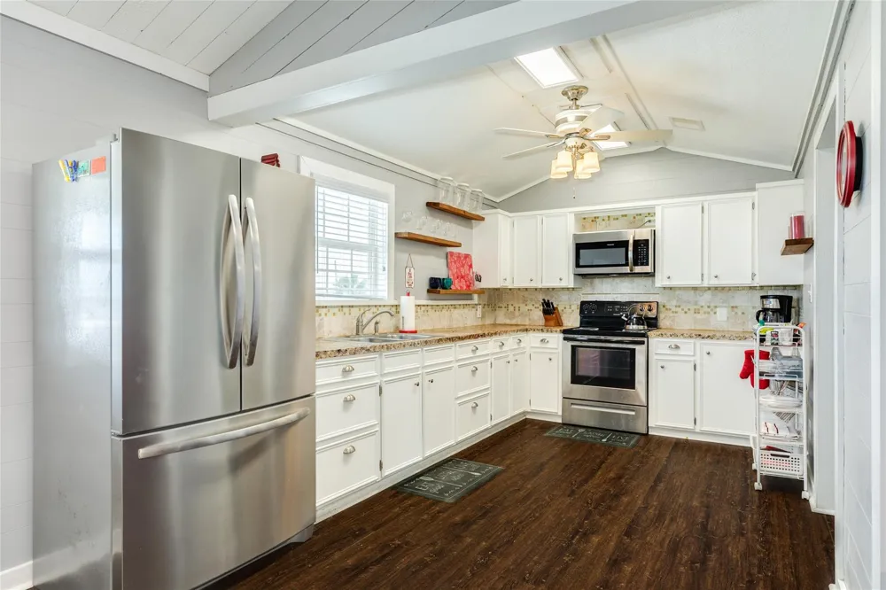 707 Pompano Lane Freeport, TX 77541