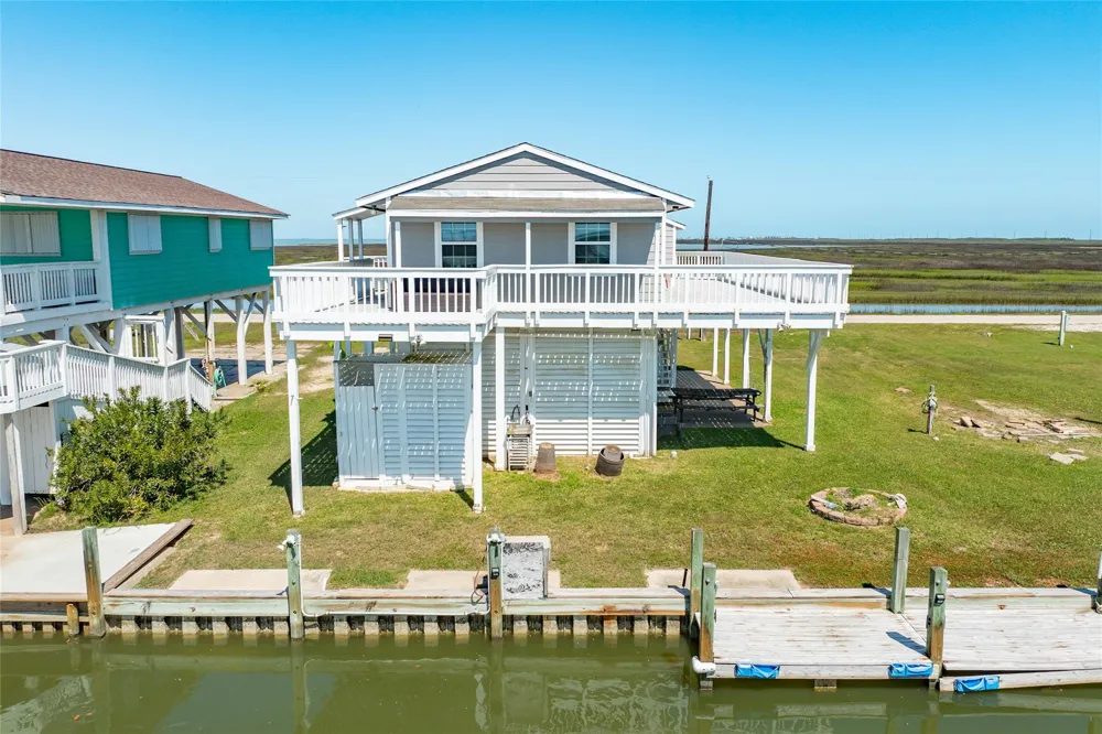 707 Pompano Lane Freeport, TX 77541