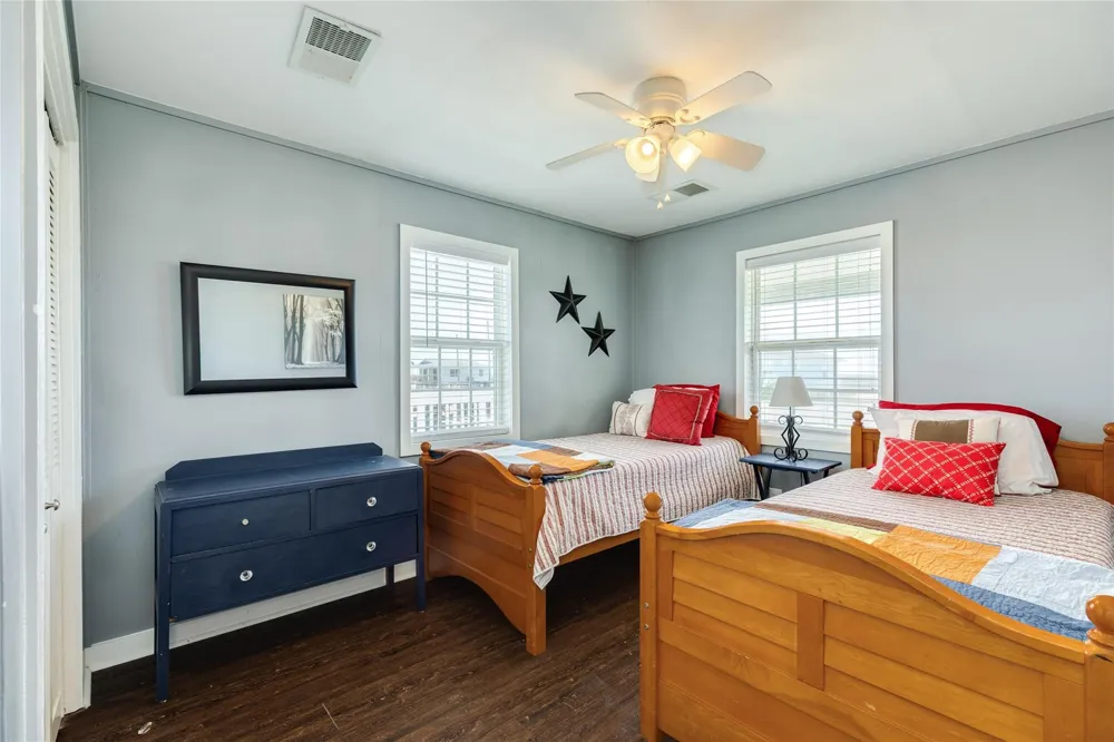 707 Pompano Lane Freeport, TX 77541
