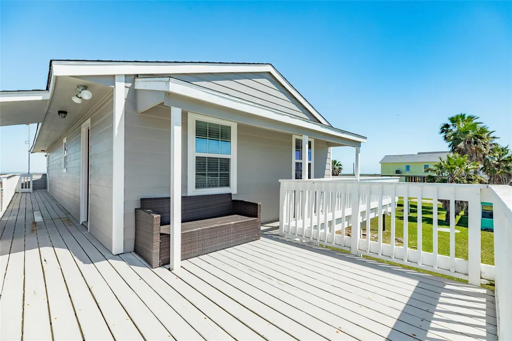 707 Pompano Lane Freeport, TX 77541