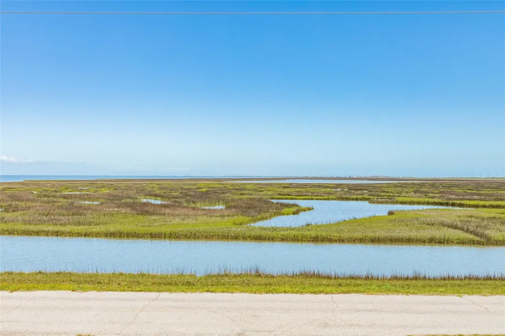 707 Pompano Lane Freeport, TX 77541