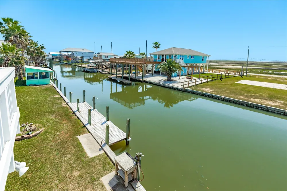 707 Pompano Lane Freeport, TX 77541