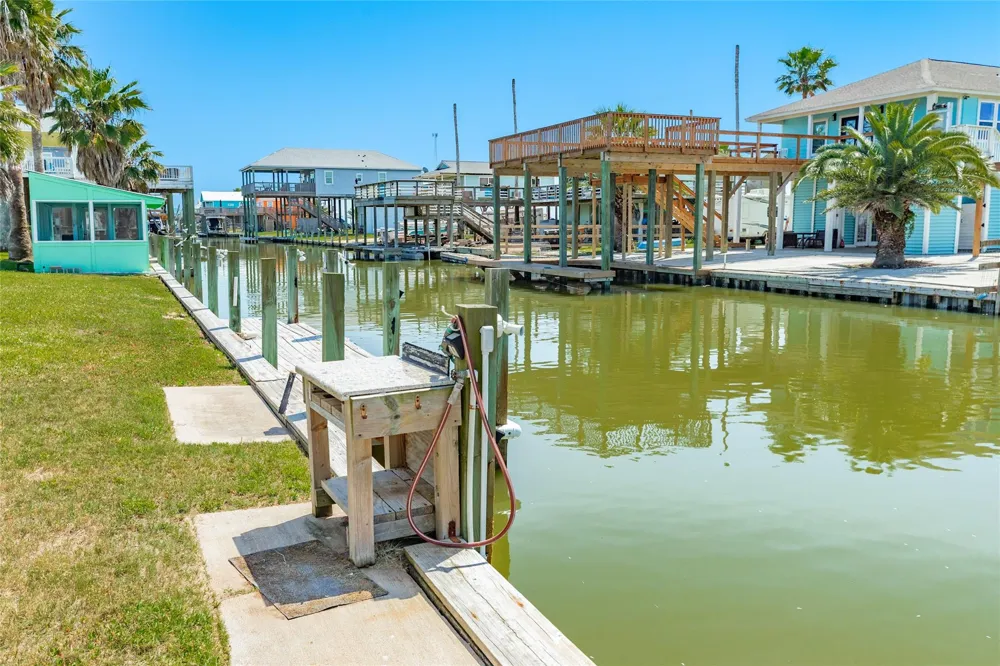 707 Pompano Lane Freeport, TX 77541